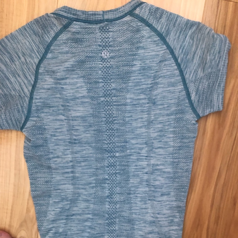 Lululemon swiftly tech tee shirt size 4